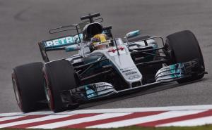 Kina: Mercedes uzvratio udarac, Hamilton brži od Vettela
